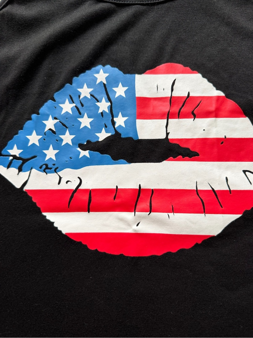 ๐บ๐ธBlack Women's Tank Top with American Flag Kiss Graphic Size Medium๐บ๐ธ - Picture 2 of 6